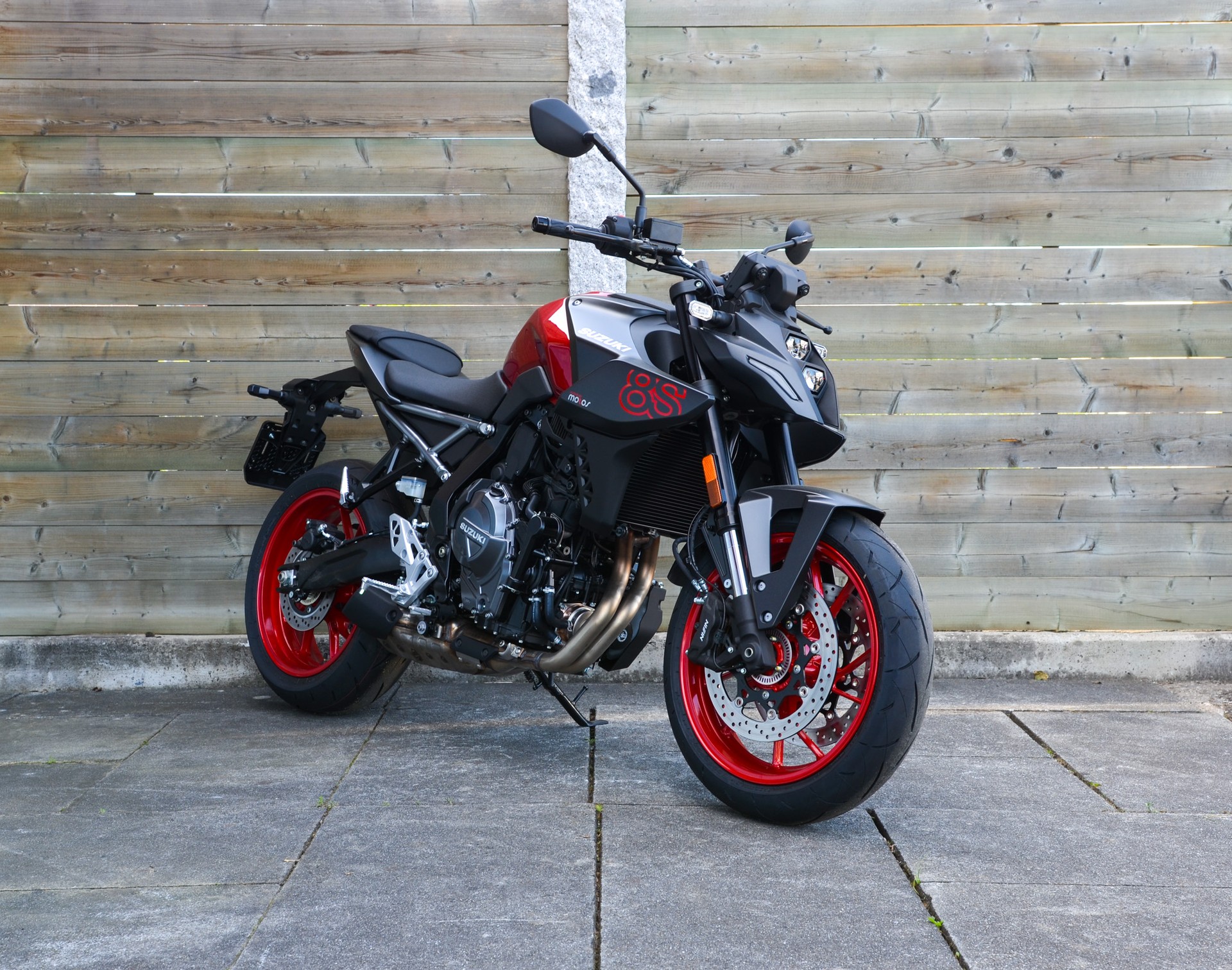 SUZUKI GSX-8S-showroom-element-3