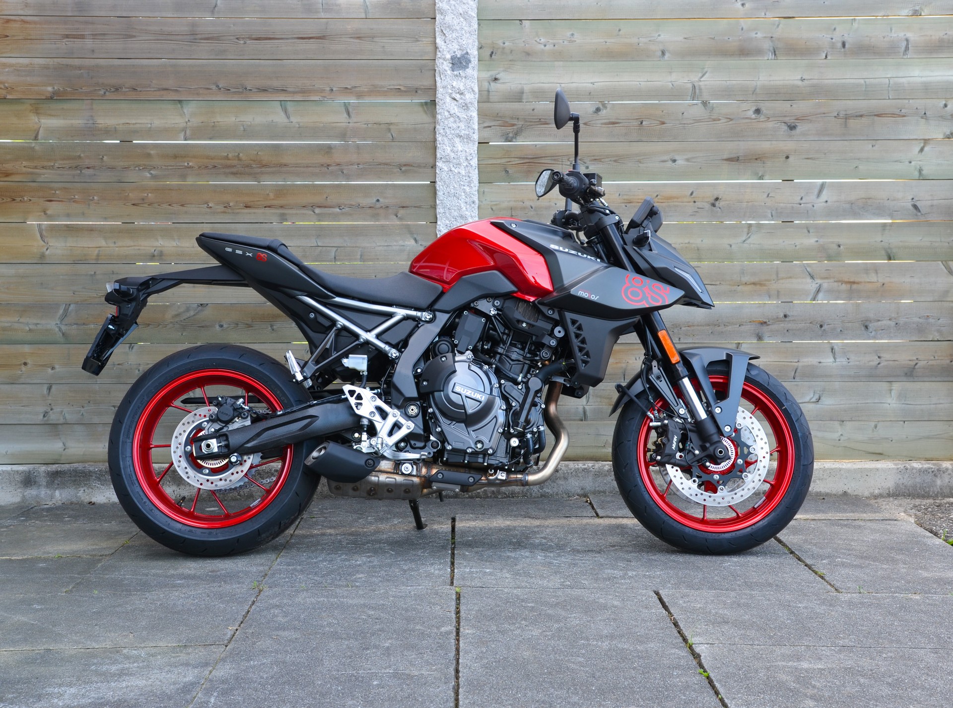SUZUKI GSX-8S
