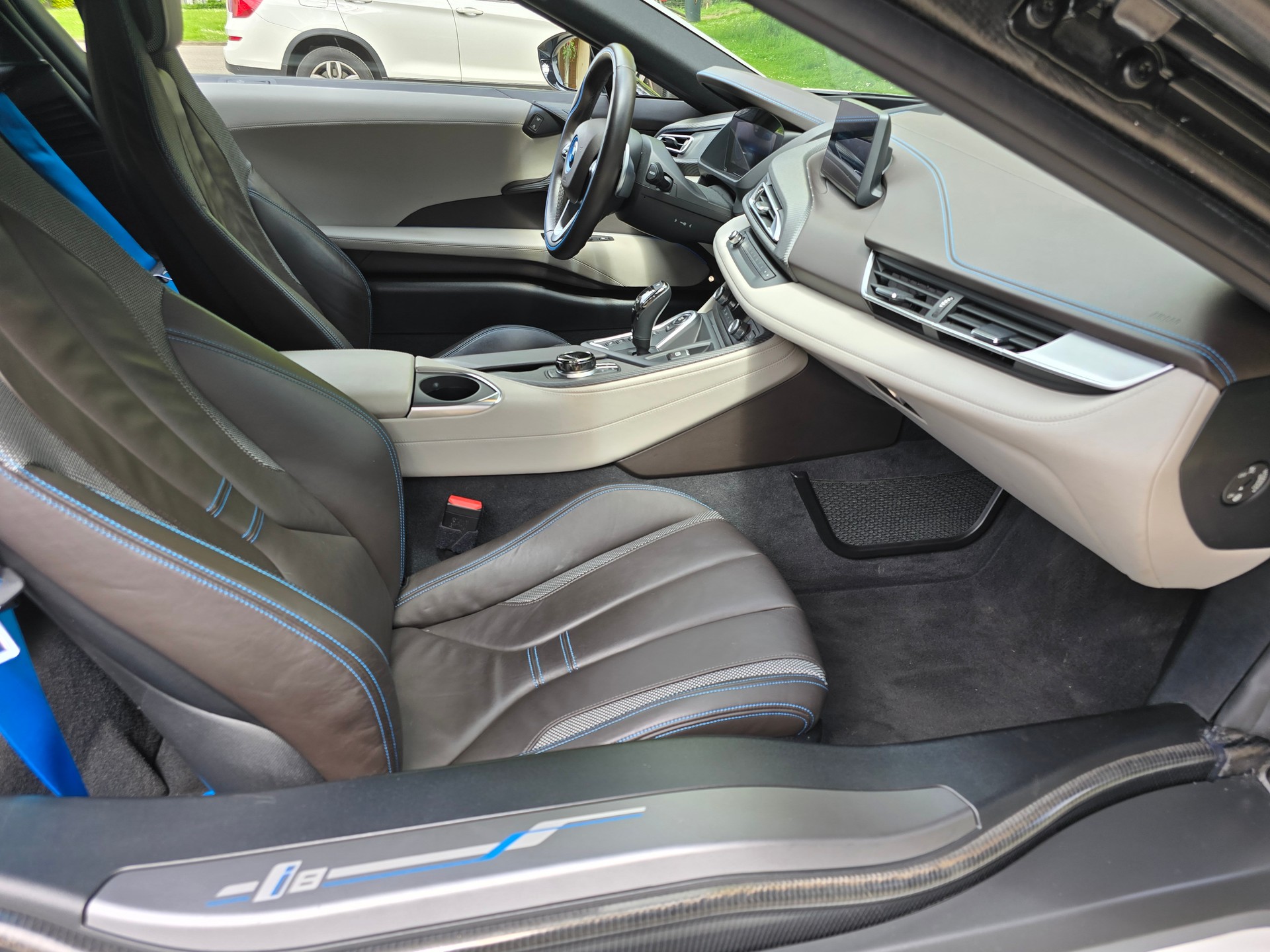 BMW i8 Coupé-image-10