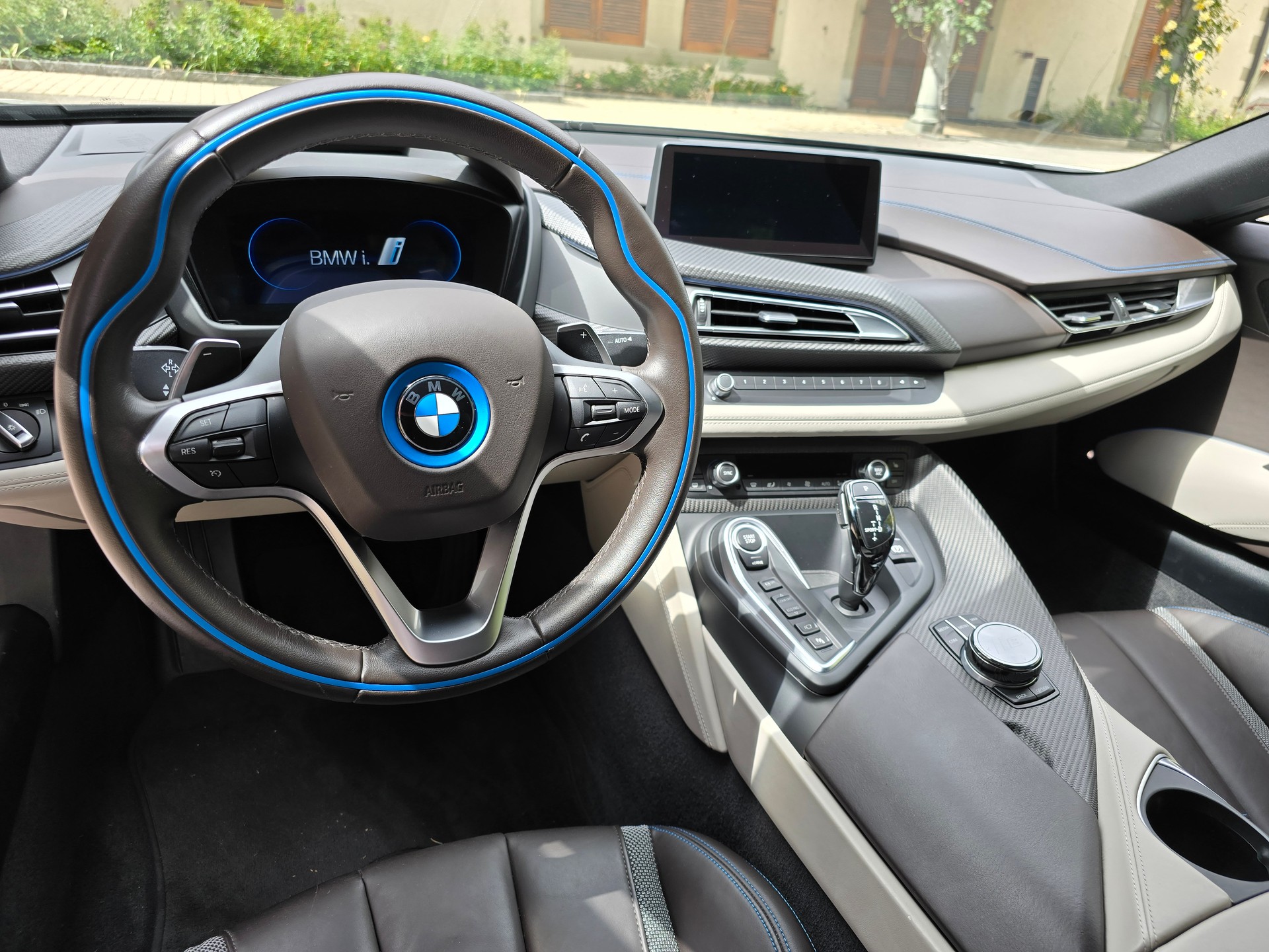 BMW i8 Coupé-image-8