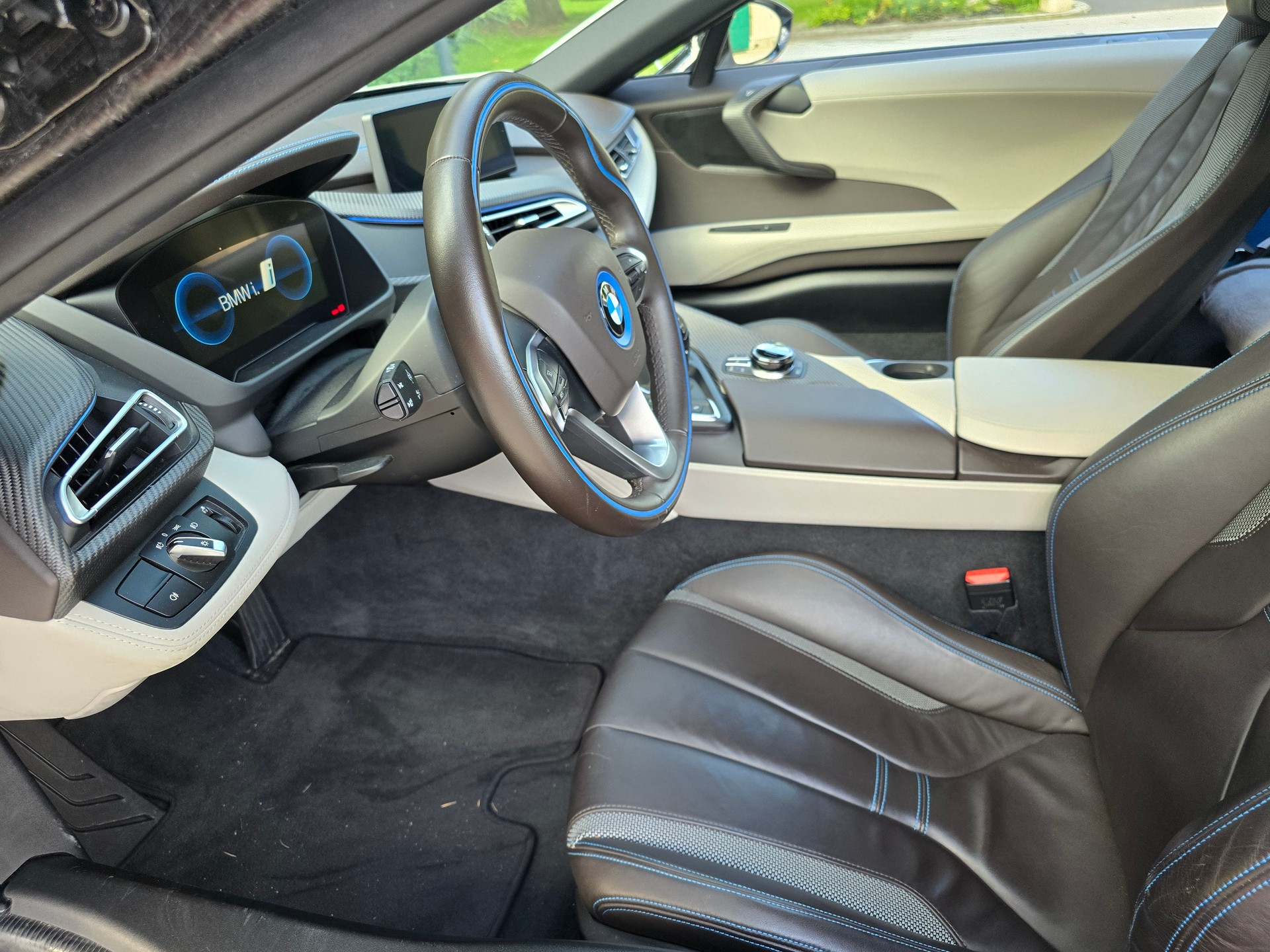 BMW i8 Coupé-image-13