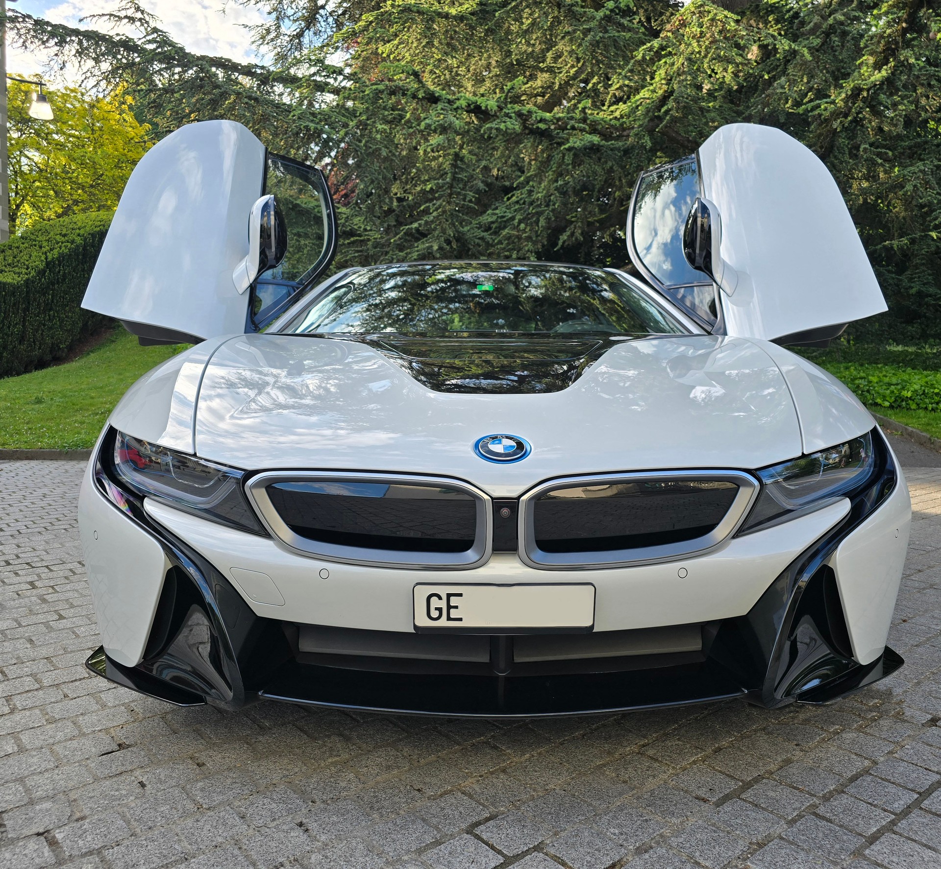 BMW i8 Coupé-image-1