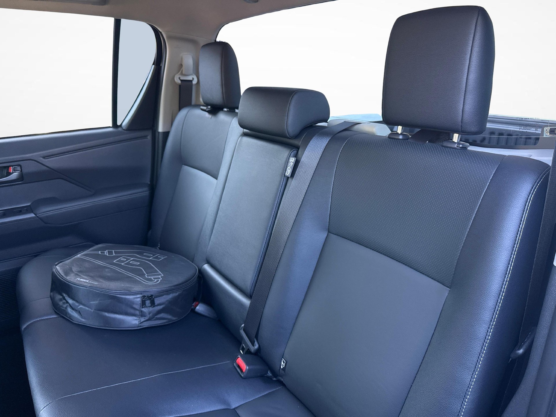 TOYOTA Hilux Double Cab.-Pick-up 59KWh Style-image-10