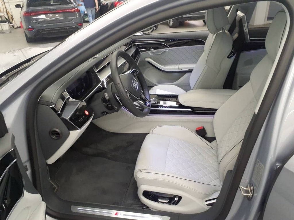 AUDI A8 60 L TFSI e quattro*Volllederpaket Audi design selection,Np.214'290.-*-image-2
