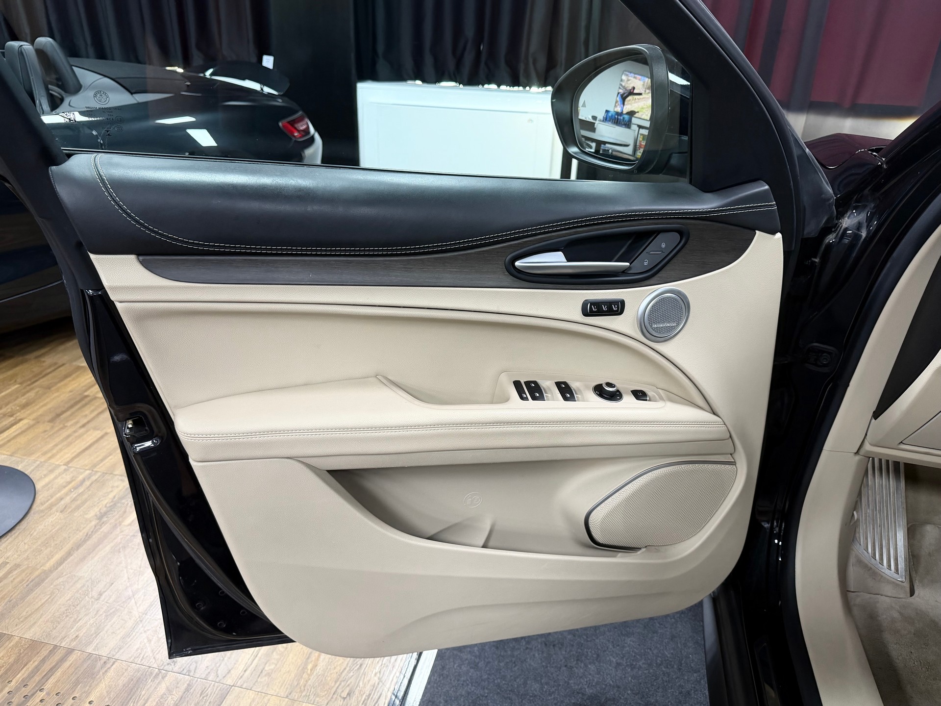 ALFA ROMEO Stelvio 2.0 Executive Q4 Automatic-image-11