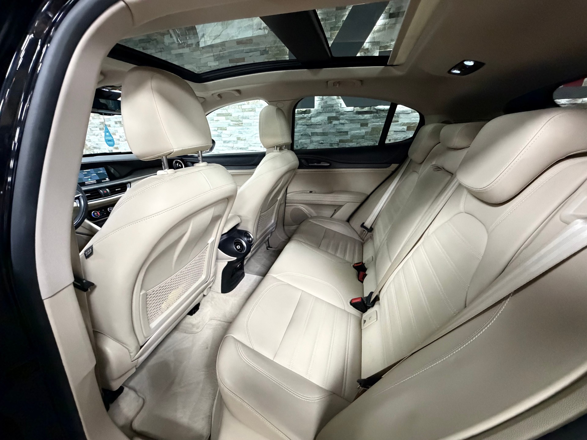 ALFA ROMEO Stelvio 2.0 Executive Q4 Automatic-image-23