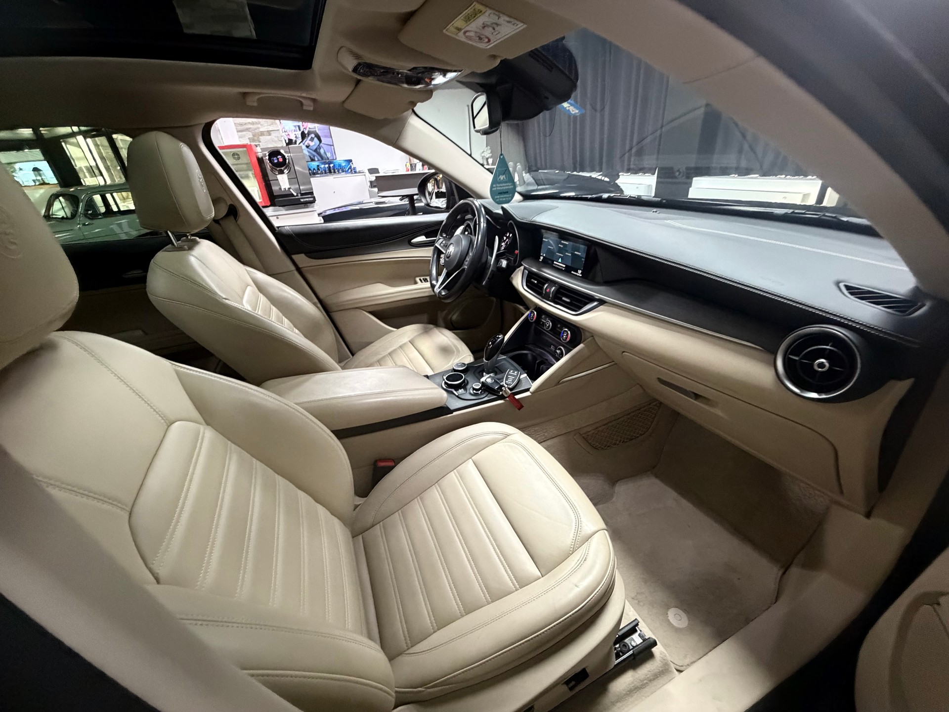 ALFA ROMEO Stelvio 2.0 Executive Q4 Automatic-image-28
