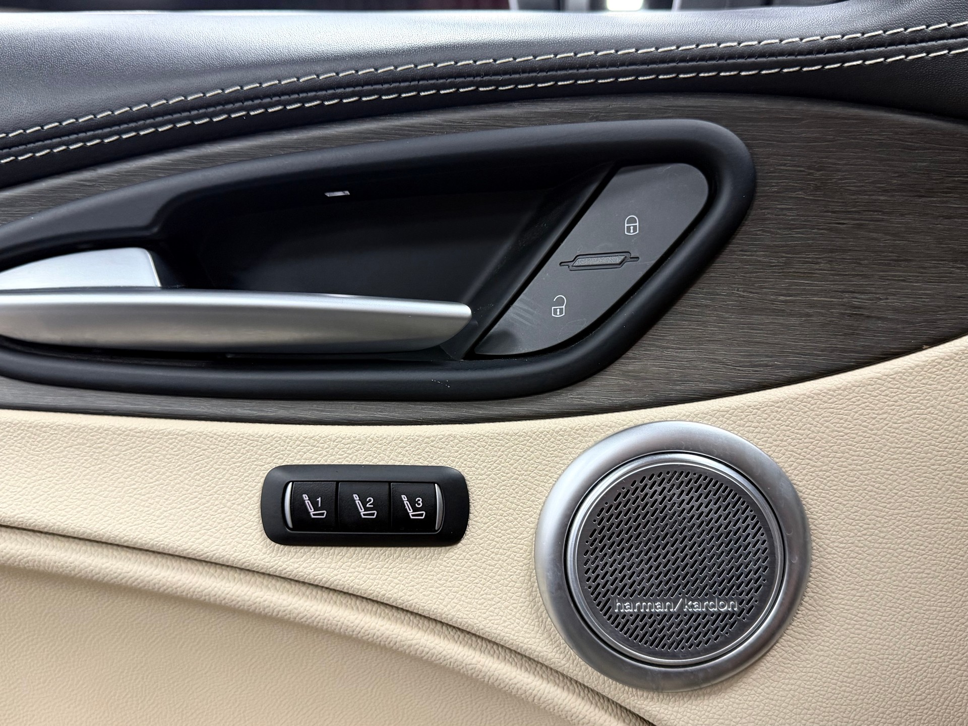 ALFA ROMEO Stelvio 2.0 Executive Q4 Automatic-image-12