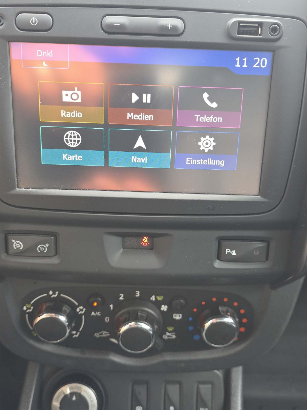 DACIA Duster 1.2 Benzin 4X4 manuell / ab MFK-image-13