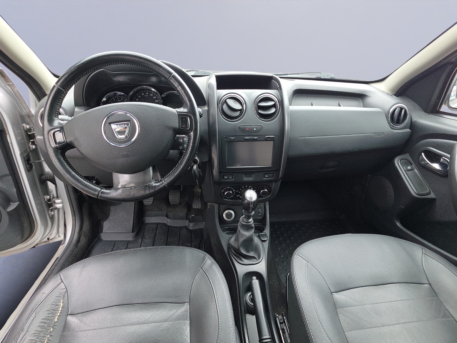 DACIA Duster 1.2 Benzin 4X4 manuell / ab MFK-image-10