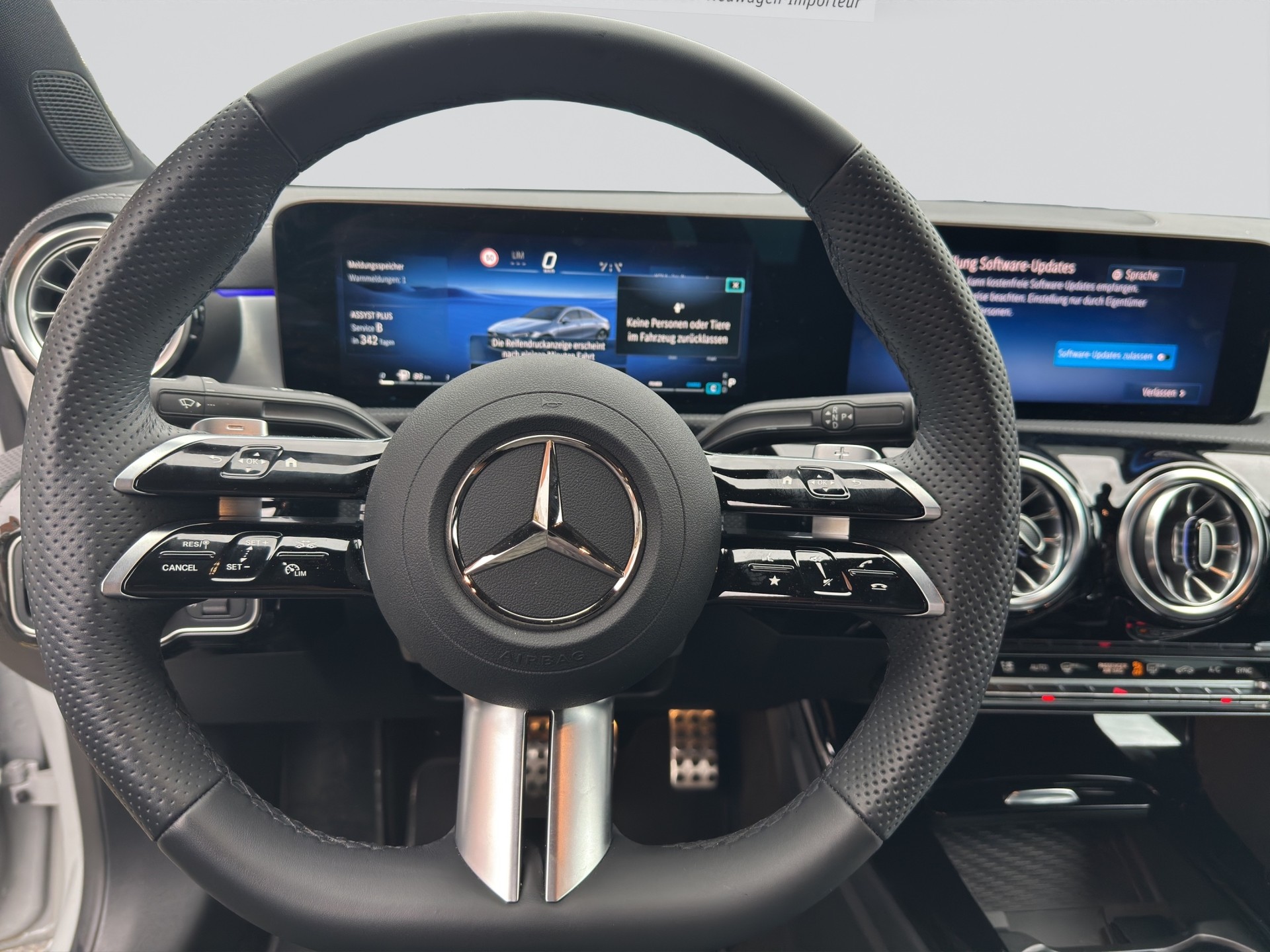 MERCEDES-BENZ CLA 200 7G-DCT AMG Edition Night-image-9