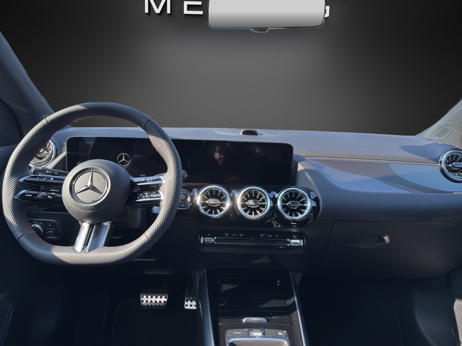 MERCEDES-BENZ GLA 200 7G-DCT Night Star-image-10