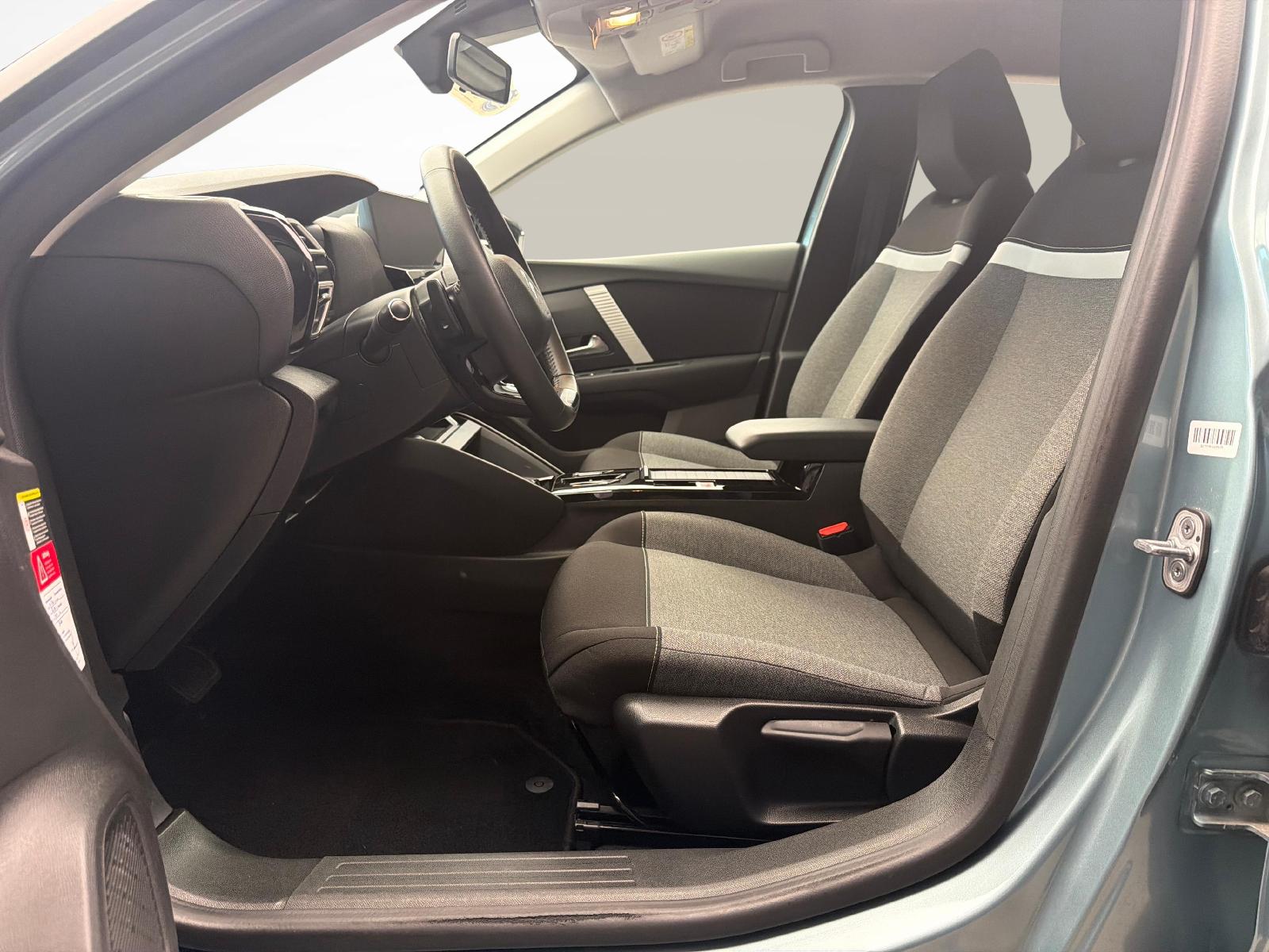 CITROEN Citroën C4 1.2 PureTech Swiss Edition-image-9