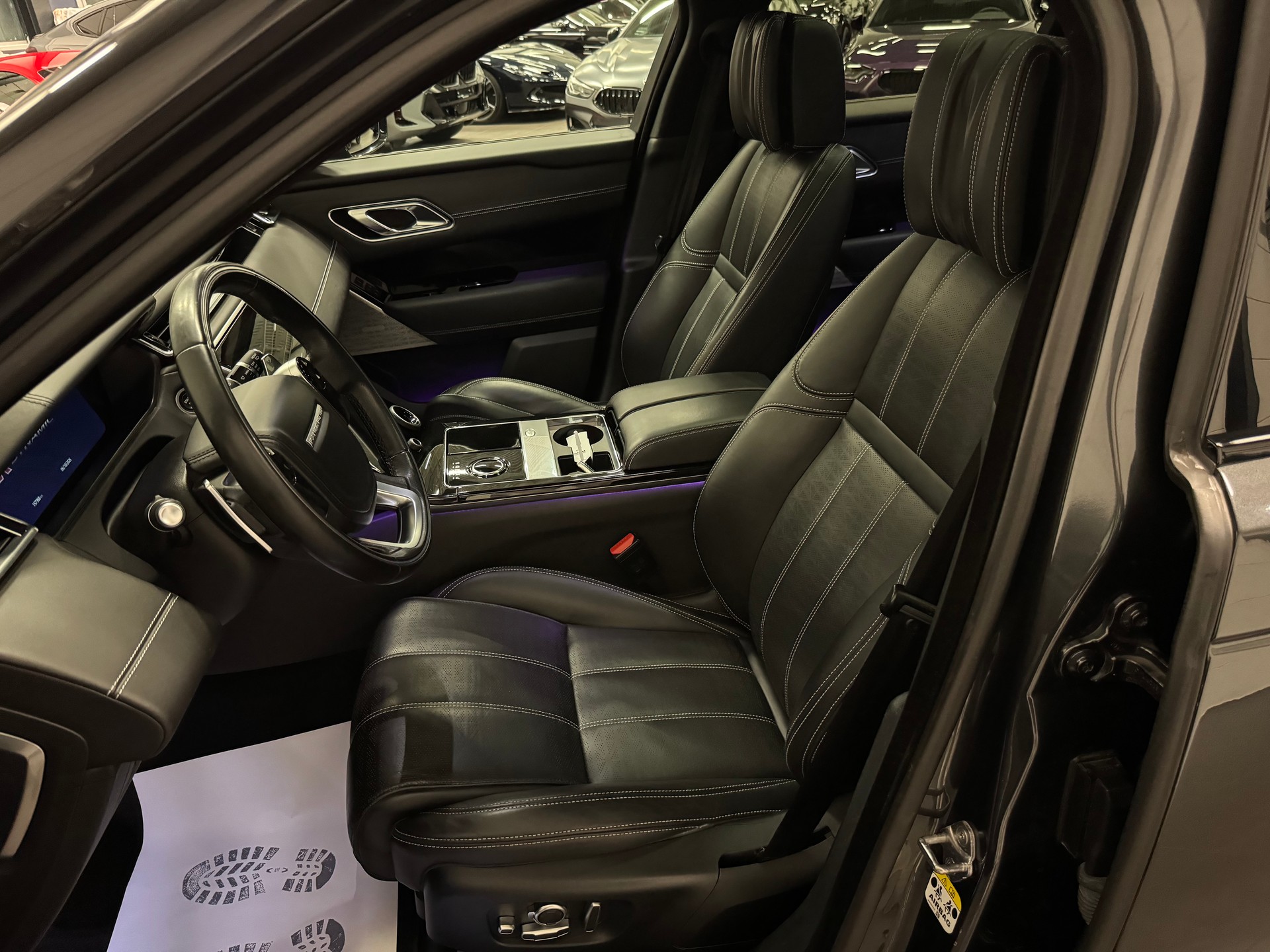 LAND ROVER Range Rover Velar R-Dynamic P 380 Automatic-image-17