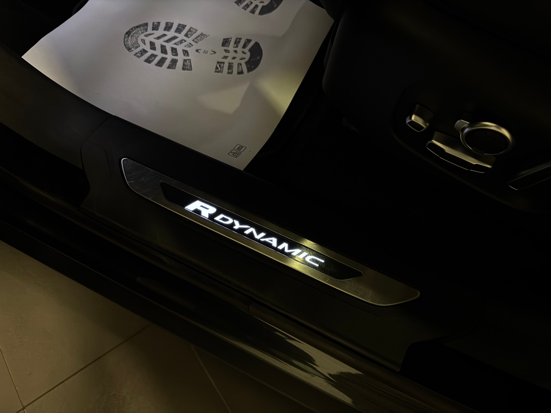 LAND ROVER Range Rover Velar R-Dynamic P 380 Automatic-image-29