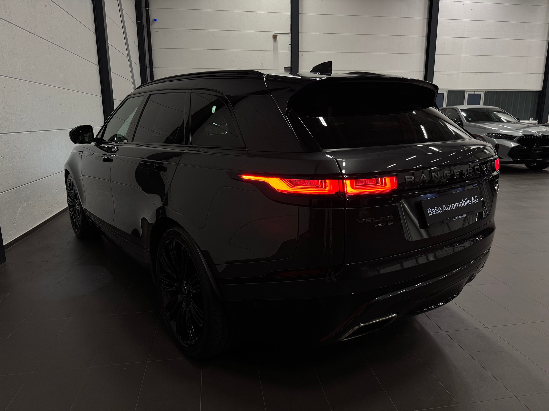 LAND ROVER Range Rover Velar R-Dynamic P 380 Automatic-image-15