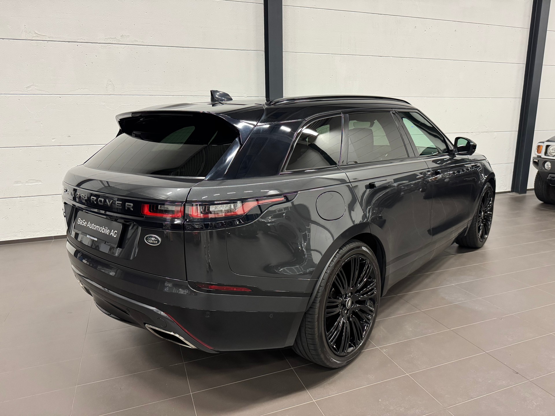LAND ROVER Range Rover Velar R-Dynamic P 380 Automatic-image-13