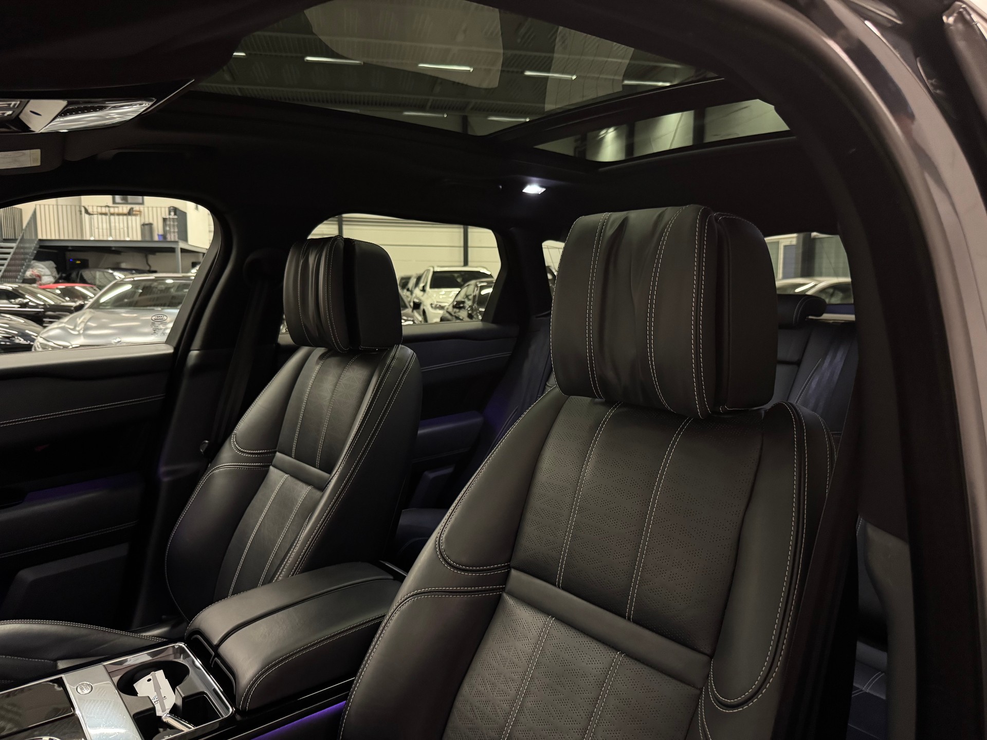 LAND ROVER Range Rover Velar R-Dynamic P 380 Automatic-image-18