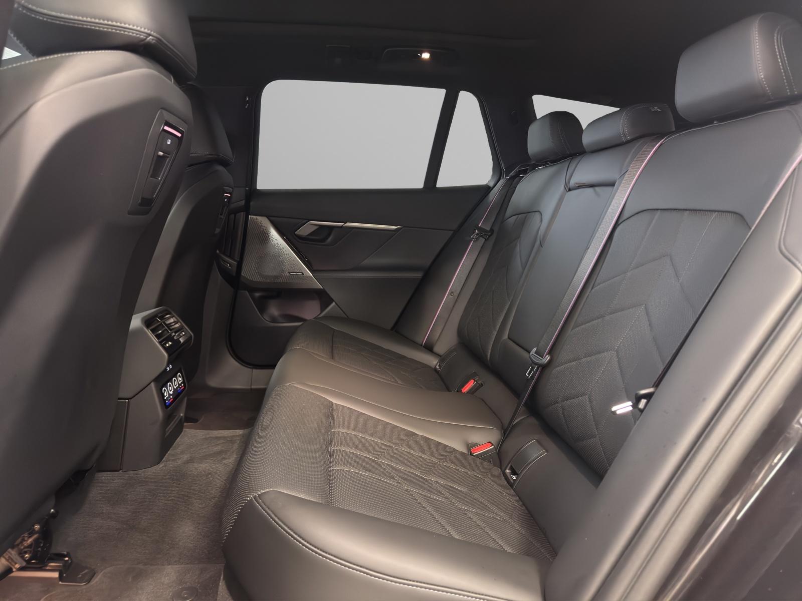 BMW 5er Reihe G61 Touring 550e xDrive-image-9