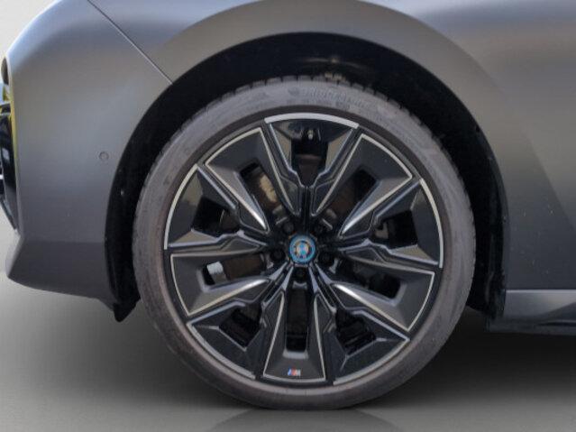 BMW i7 xDrive60-image-12