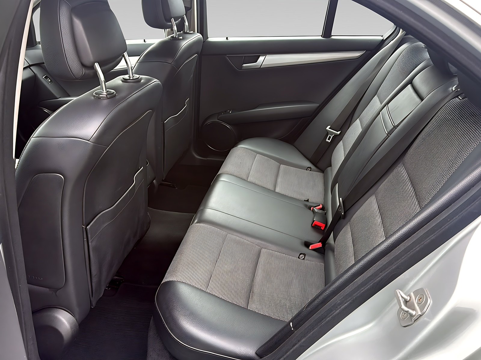 MERCEDES-BENZ C 180 BlueEfficiency Avantgarde 7G-Tronic-image-12