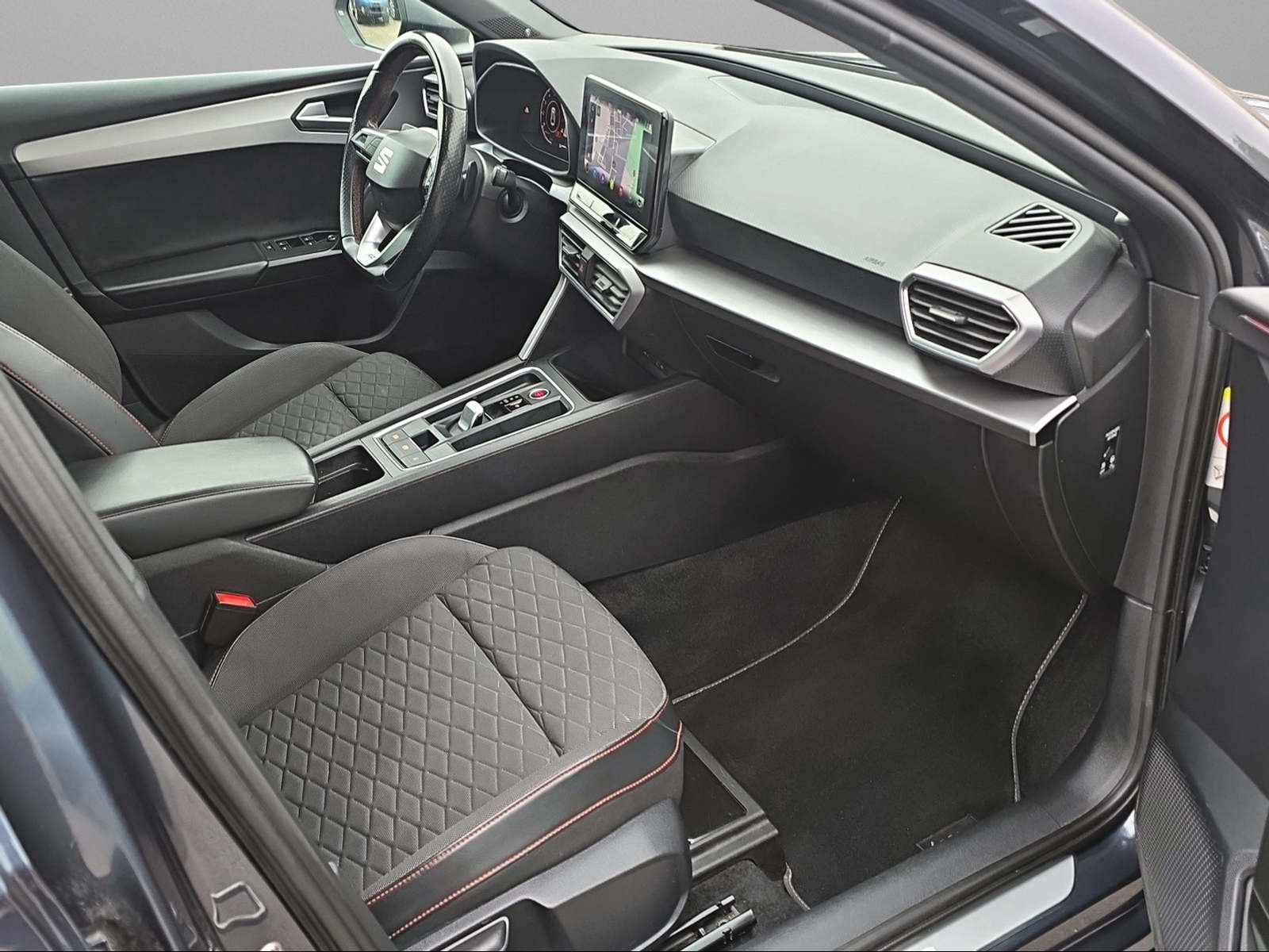 SEAT Leon ST 1.5 eTSI mHEV DSG FR-image-13