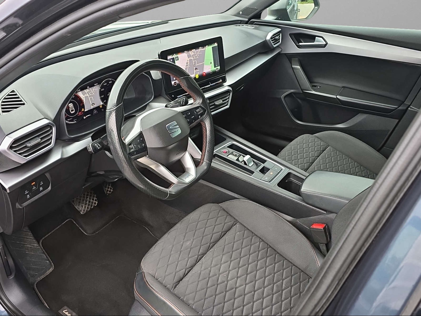 SEAT Leon ST 1.5 eTSI mHEV DSG FR-image-12
