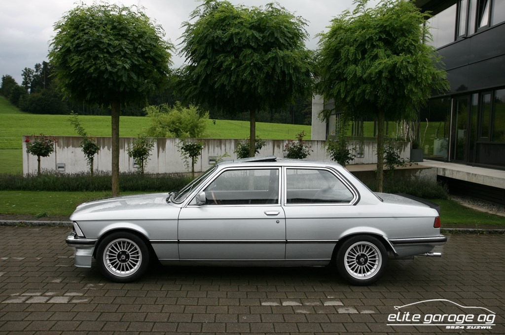 BMW 323 i-image-4
