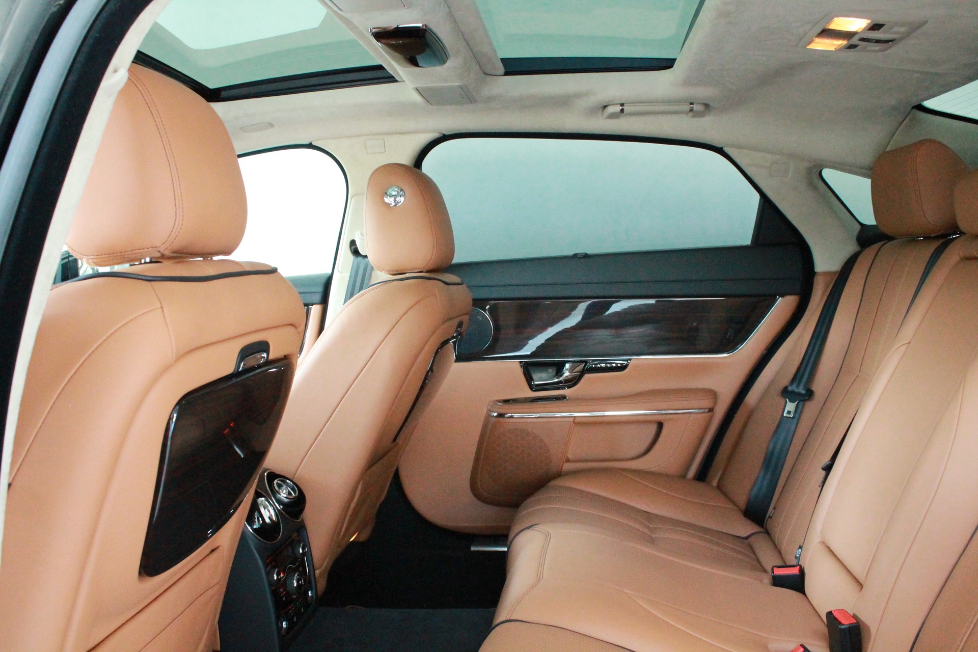 JAGUAR XJ LWB 3.0d V6 Portfolio Automatic-image-4