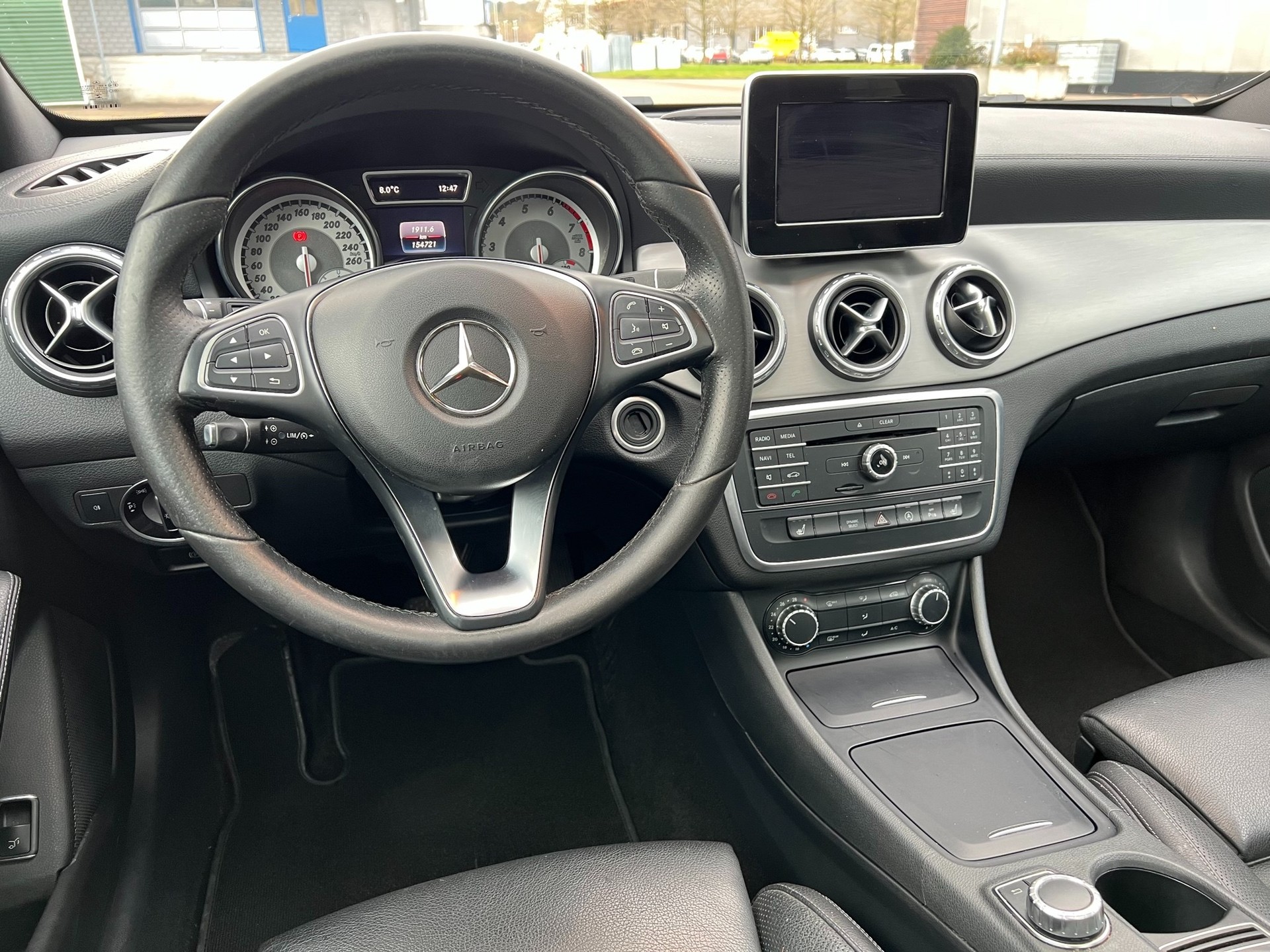 MERCEDES-BENZ GLA 200 Style 7G-DCT-image-5