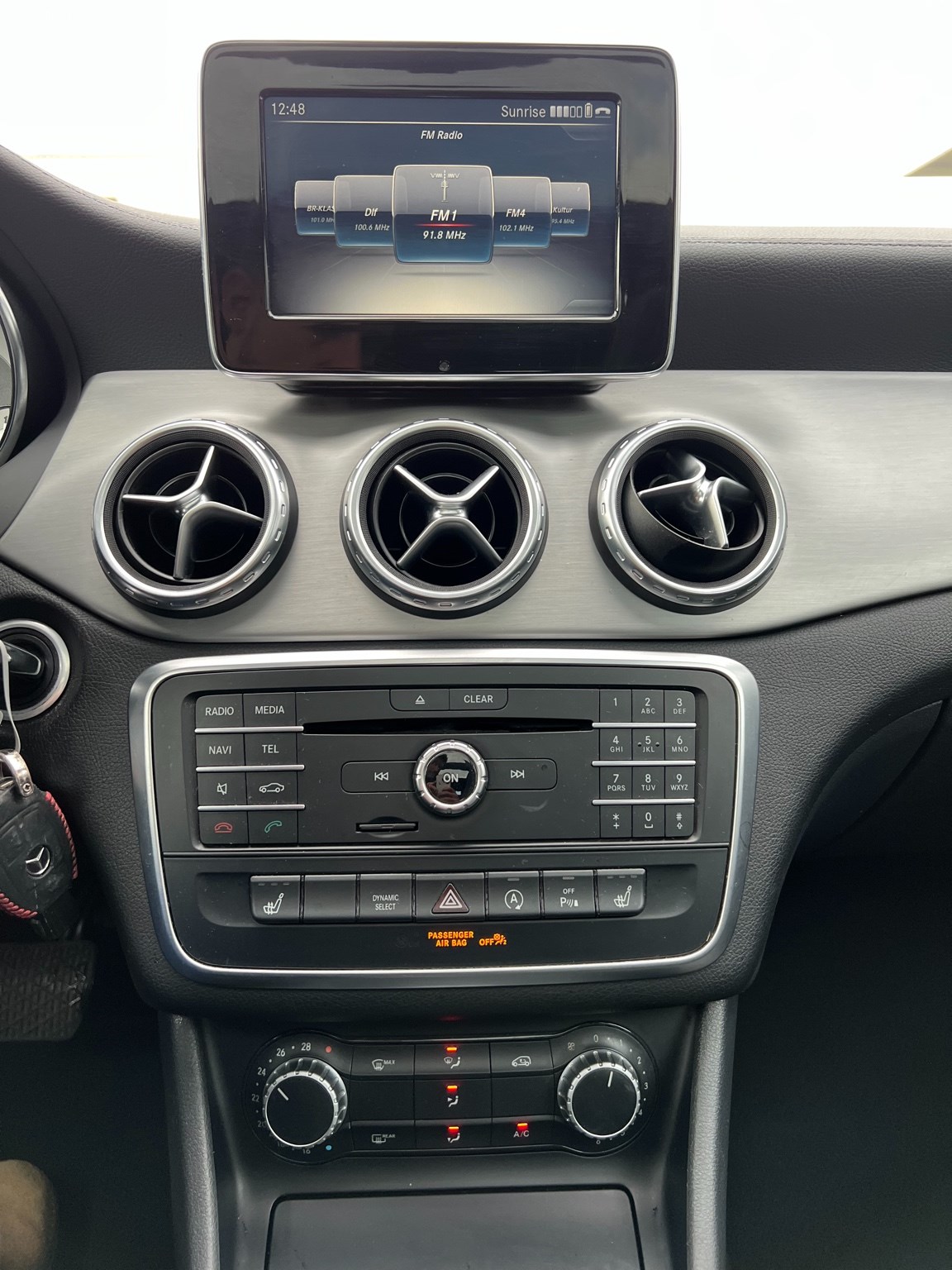 MERCEDES-BENZ GLA 200 Style 7G-DCT-image-9