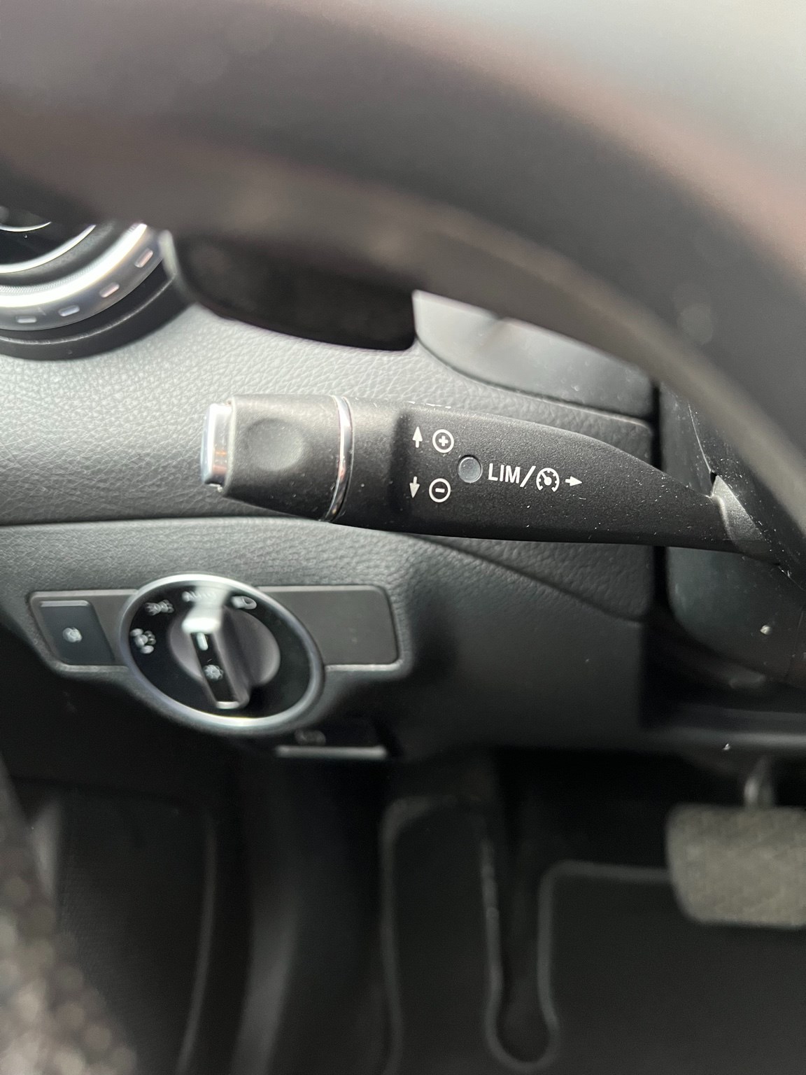 MERCEDES-BENZ GLA 200 Style 7G-DCT-image-11
