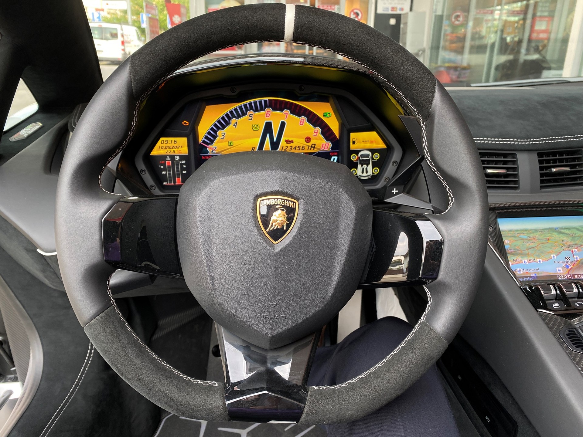 LAMBORGHINI Aventador LP750-4 Superveloce Roadster E-Gear-image-8