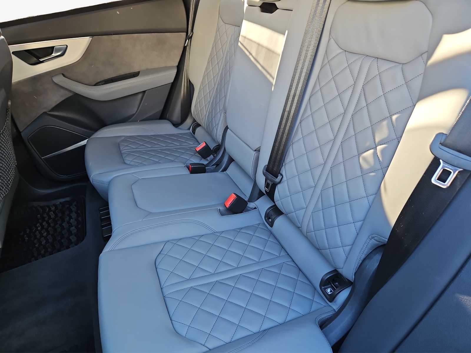 AUDI Q8 60 TFSI e quattro PHEV tiptronic-image-8