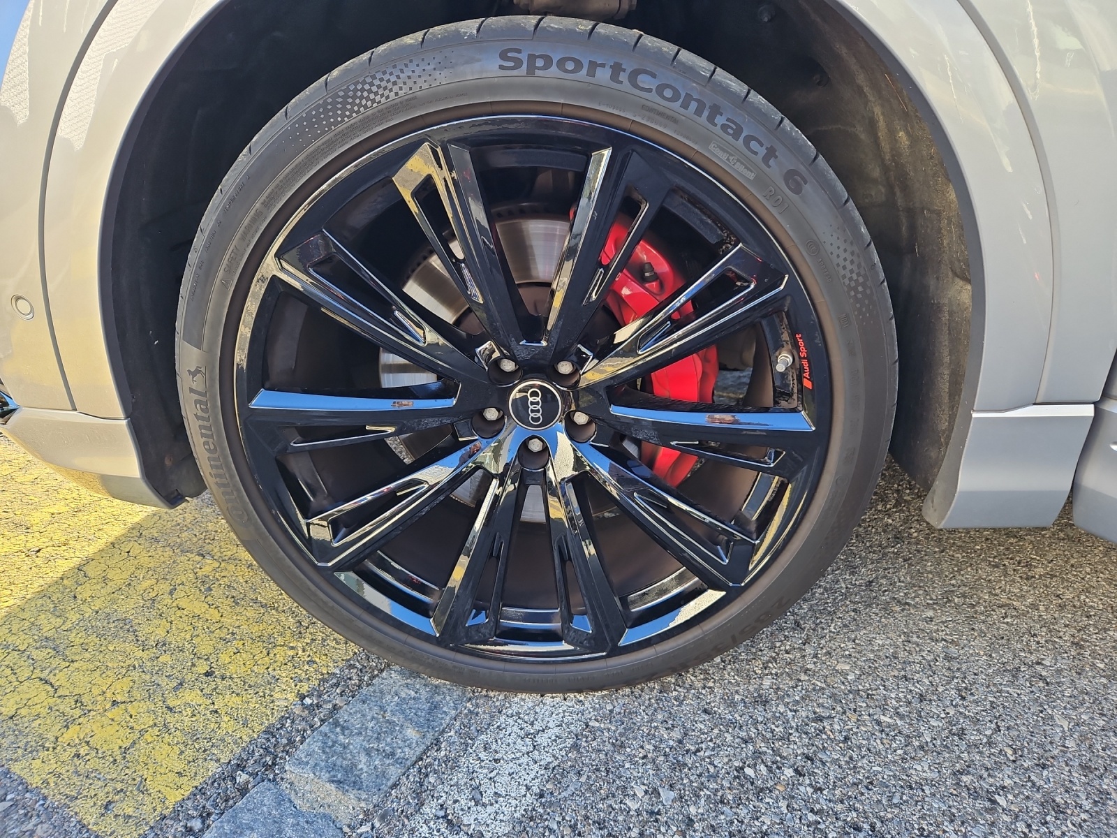 AUDI Q8 60 TFSI e quattro PHEV tiptronic-image-10