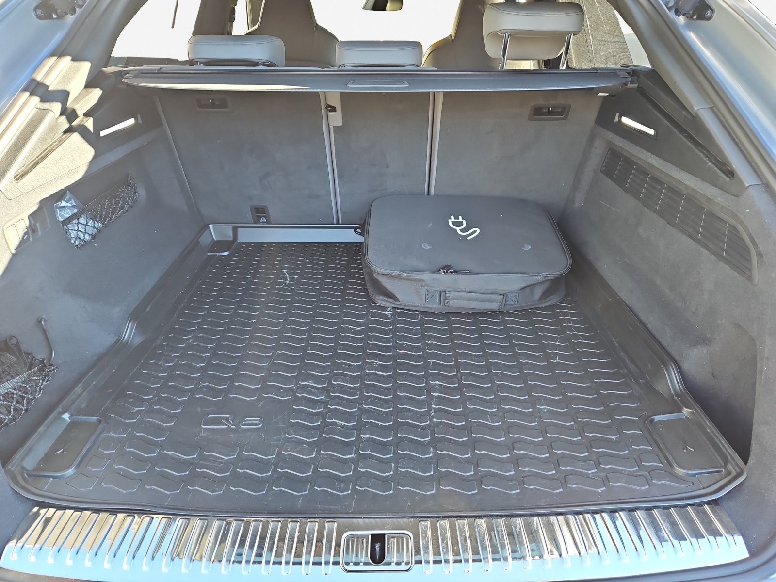 AUDI Q8 60 TFSI e quattro PHEV tiptronic-image-9