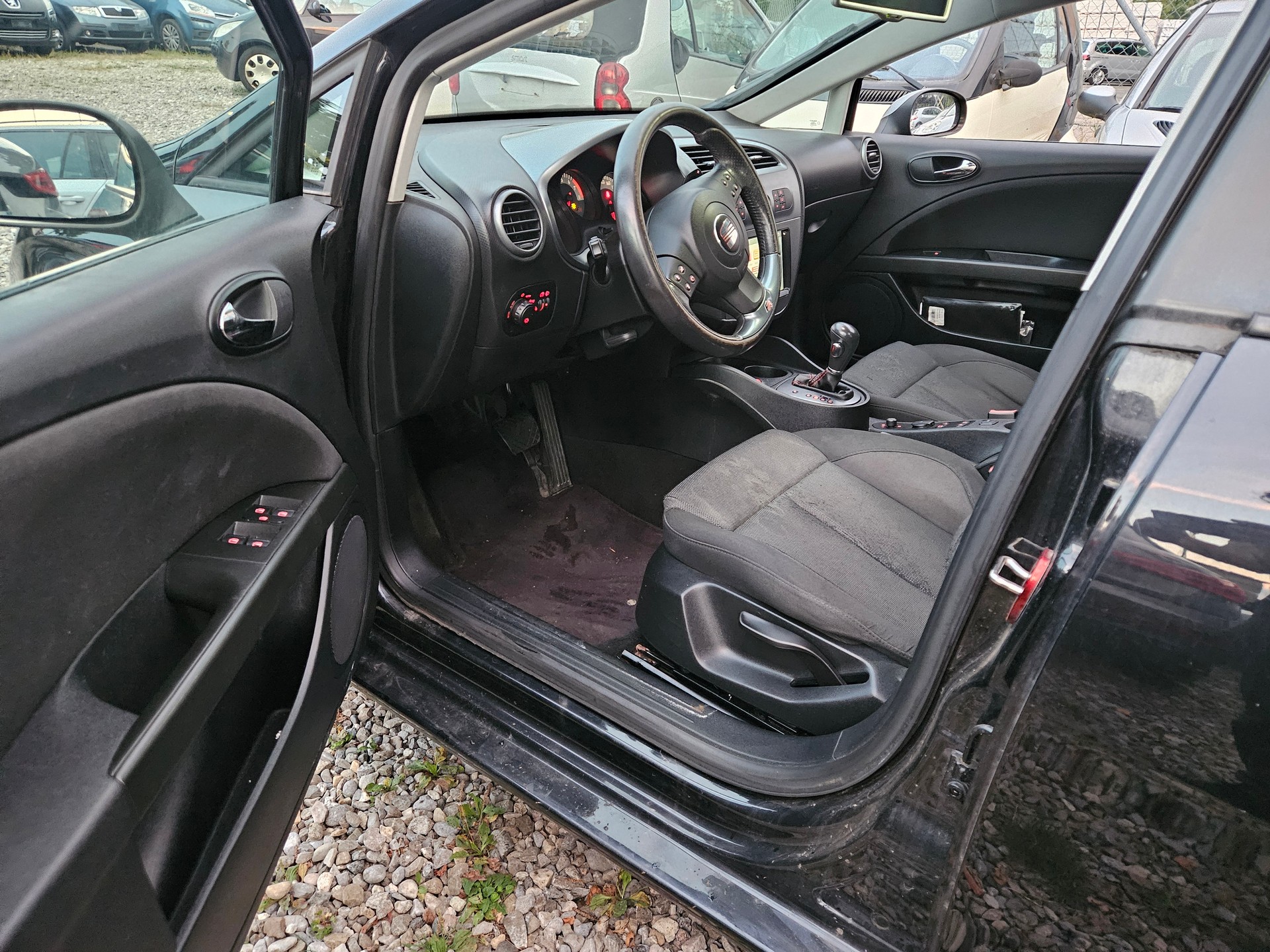 SEAT Leon 2.0 TSI FR-image-12