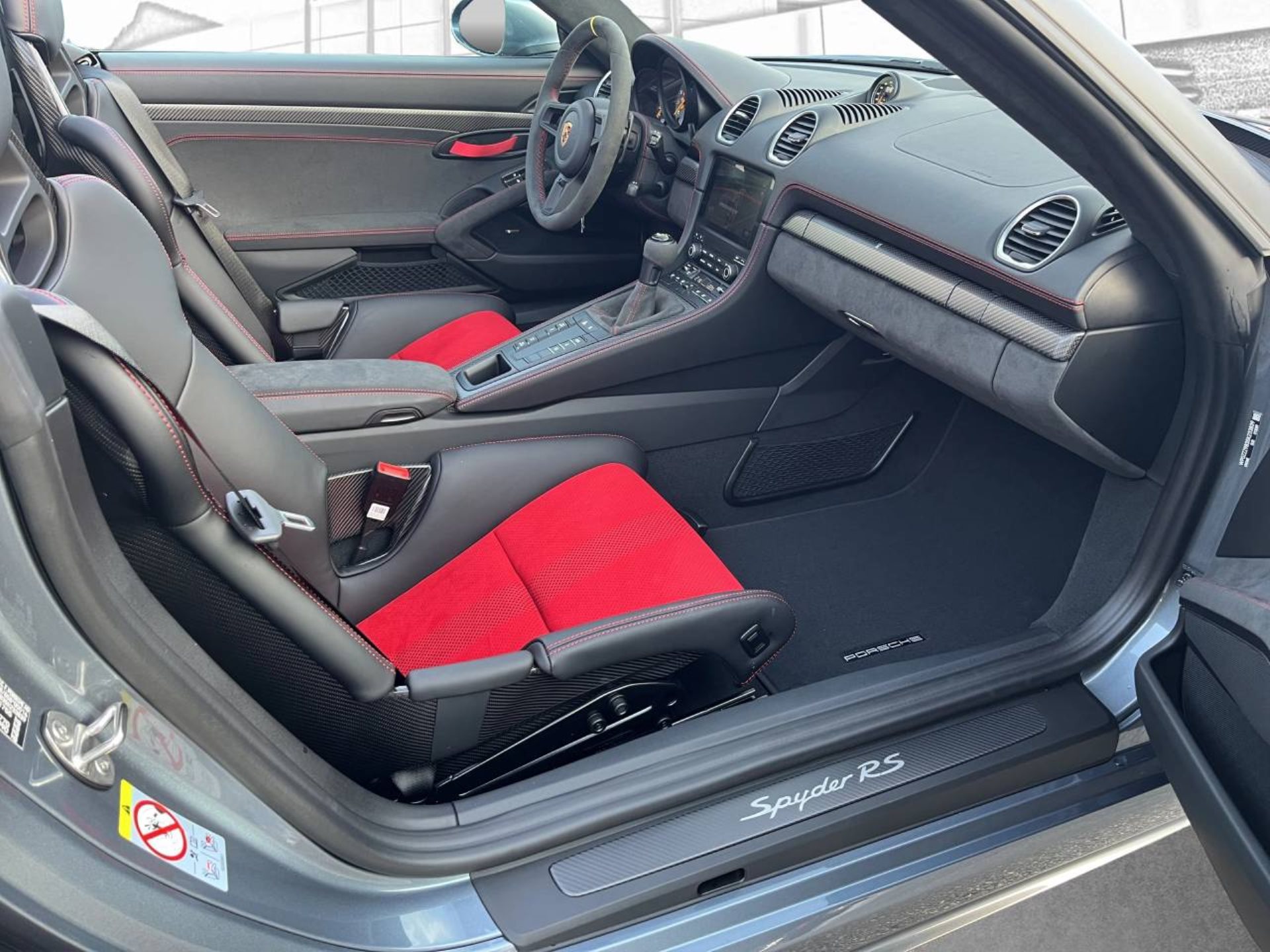 PORSCHE 718 Spyder RS-image-15