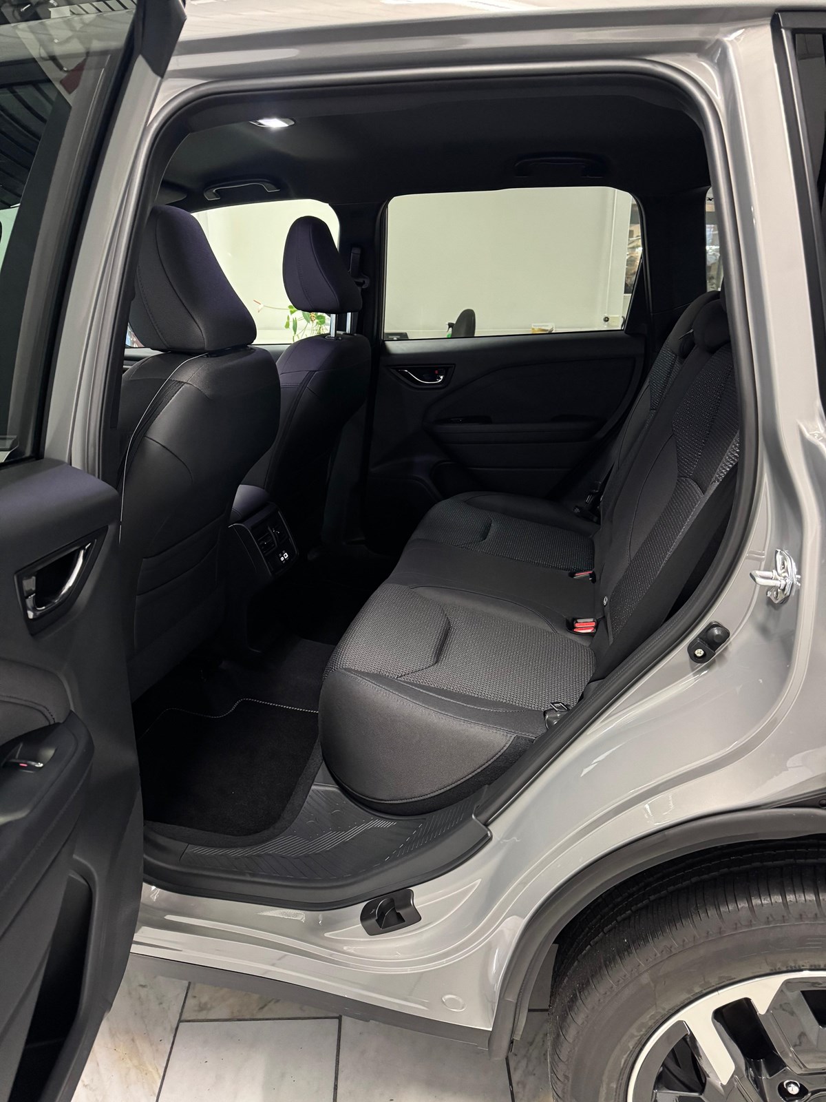 SUBARU Forester 2.0i e-Boxer Swiss Plus Lineartronic-image-6