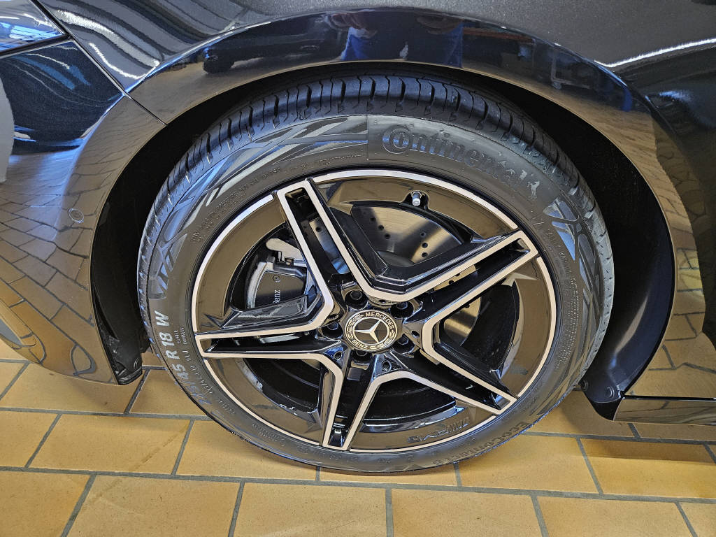 MERCEDES-BENZ A 220 4Matic AMG Line-image-15
