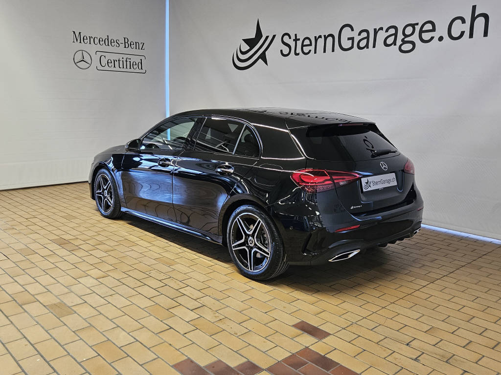MERCEDES-BENZ A 220 4Matic AMG Line-image-2