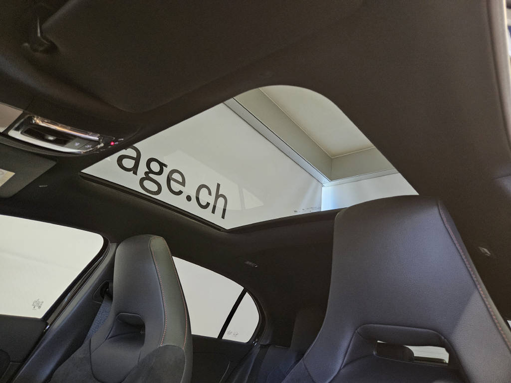 MERCEDES-BENZ A 220 4Matic AMG Line-image-9