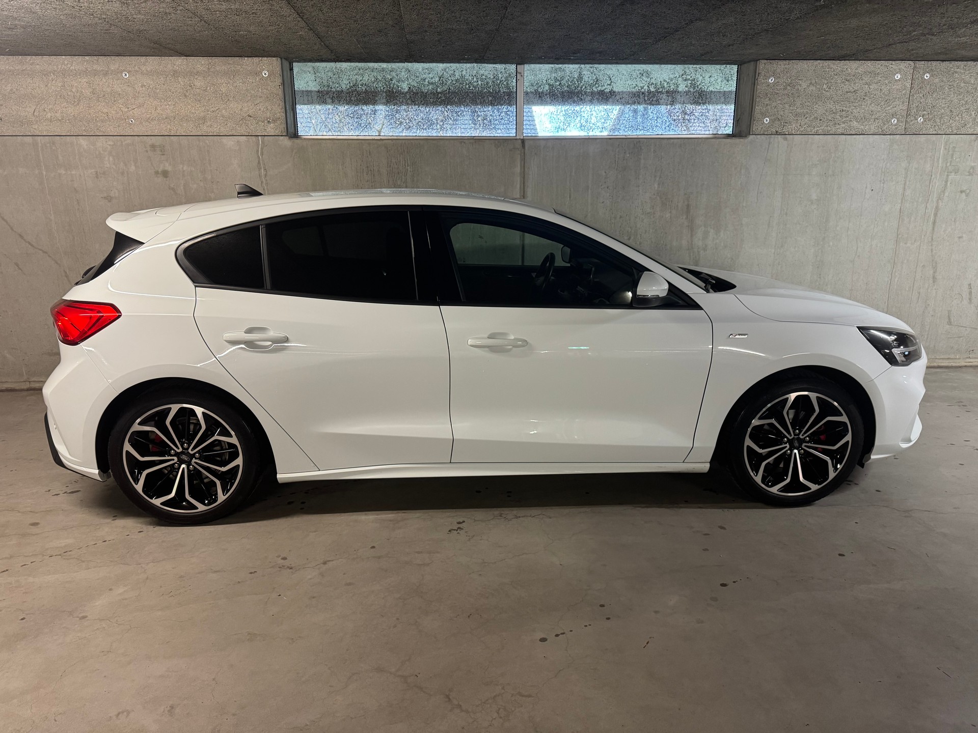 FORD Focus 1.5 SCTi ST Line X Automatic-image-4