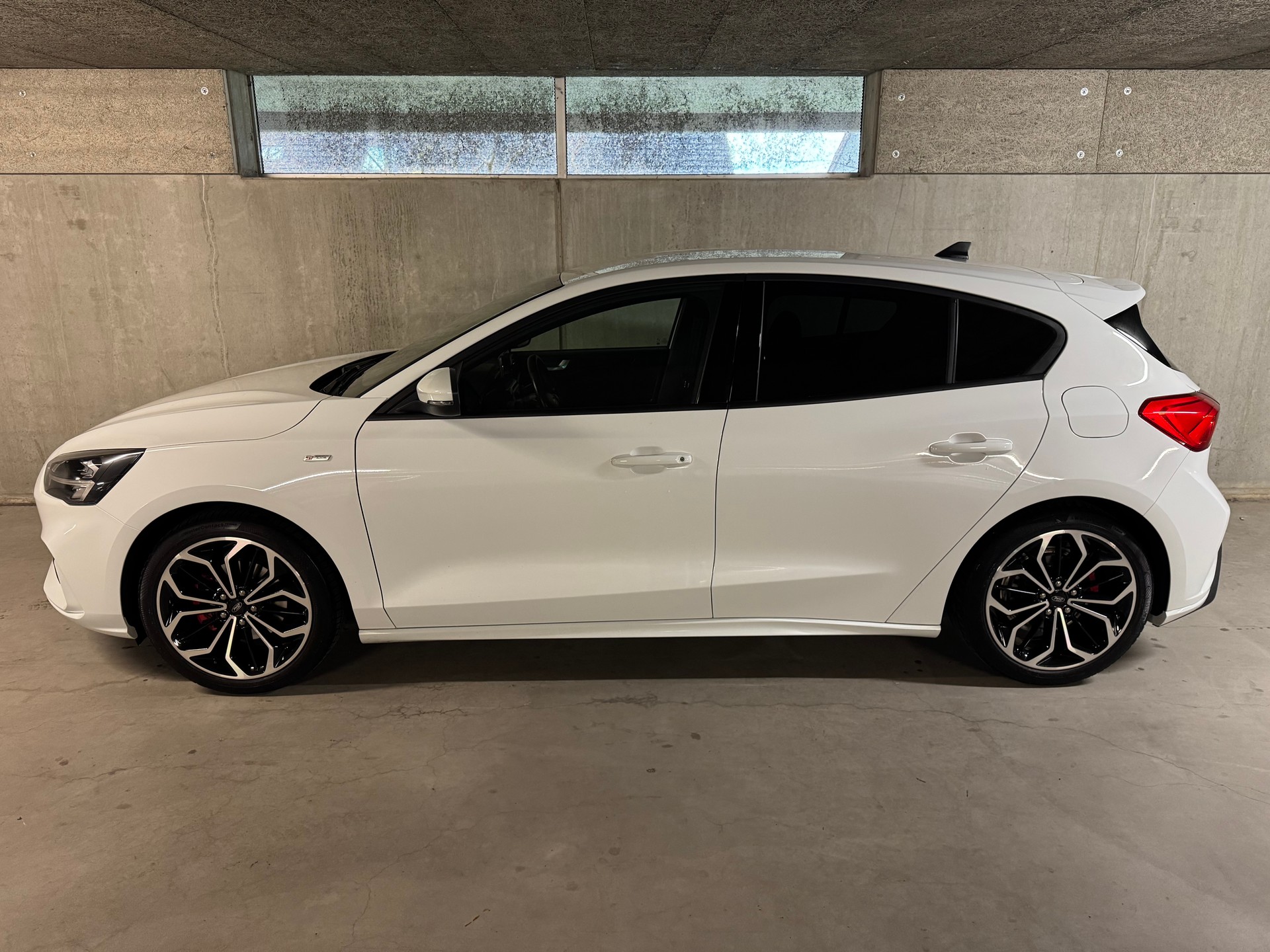FORD Focus 1.5 SCTi ST Line X Automatic-image-1