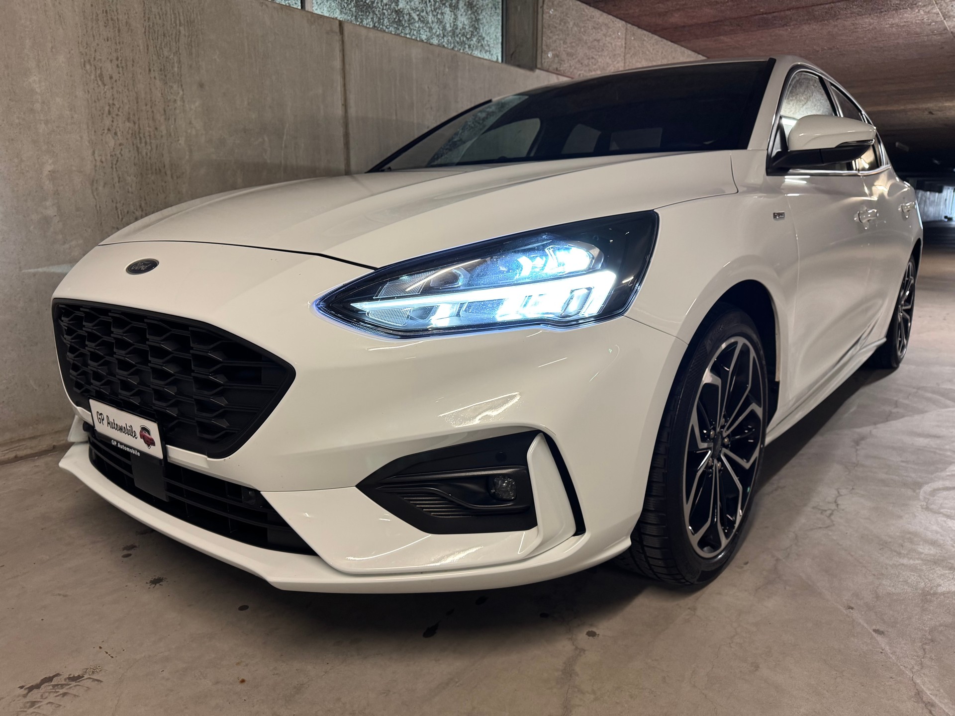 FORD Focus 1.5 SCTi ST Line X Automatic-image-9