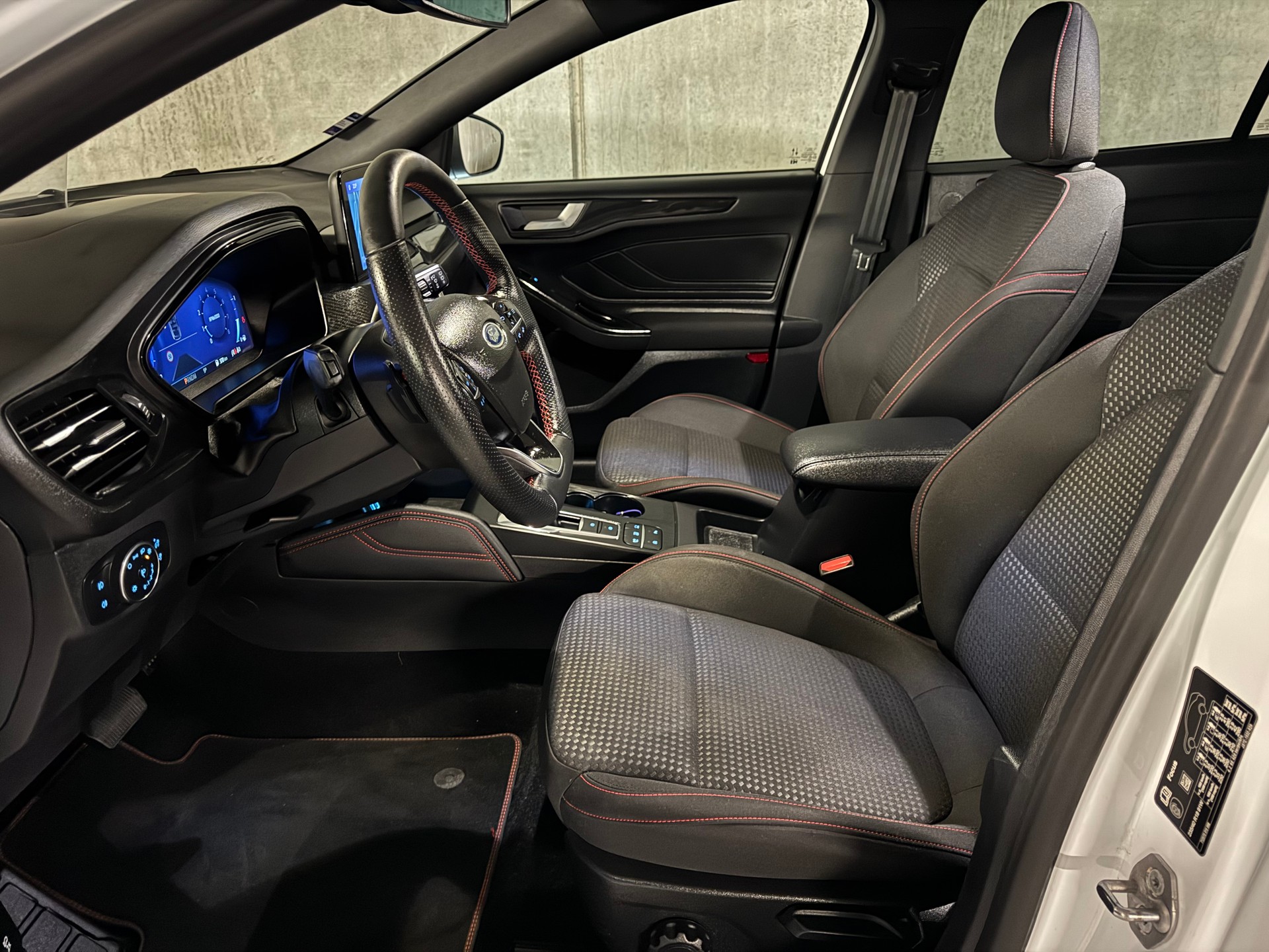 FORD Focus 1.5 SCTi ST Line X Automatic-image-19