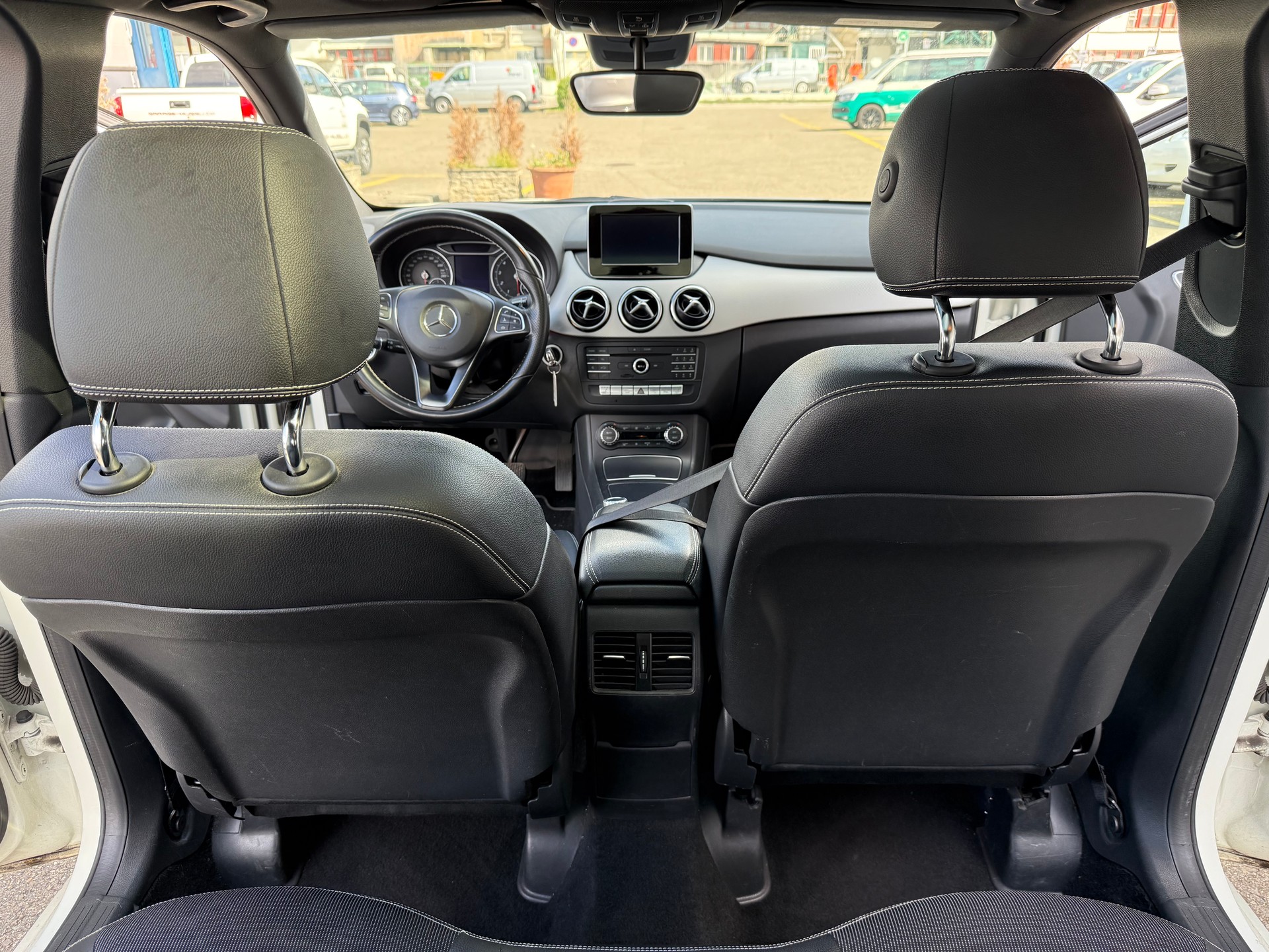 MERCEDES-BENZ B 220 AMG Line 4Matic 7G-DCT-image-4