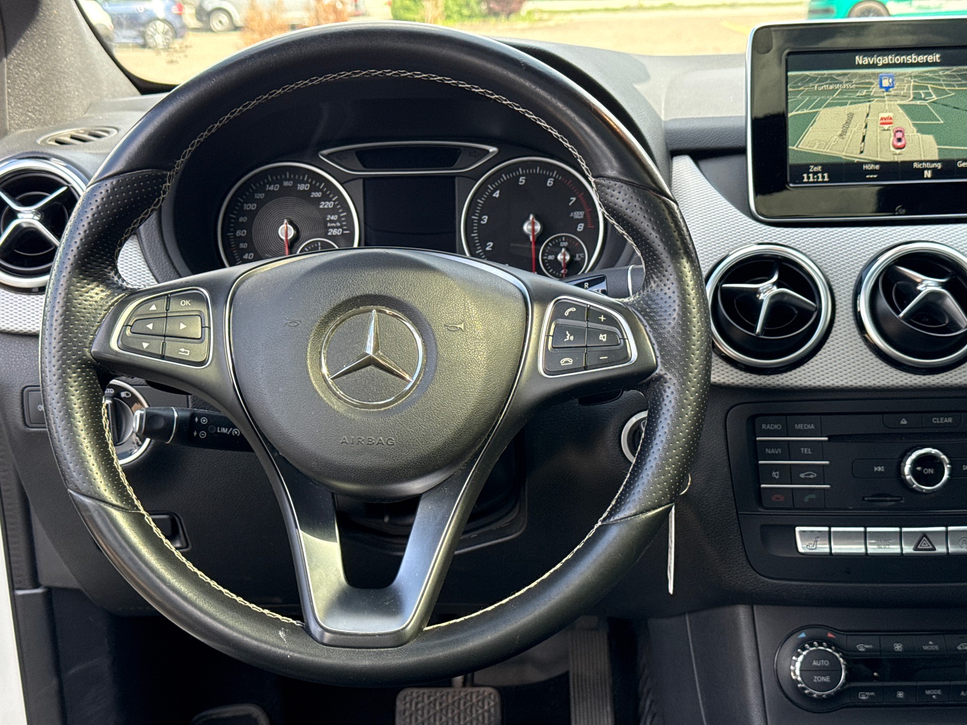 MERCEDES-BENZ B 220 AMG Line 4Matic 7G-DCT-image-2