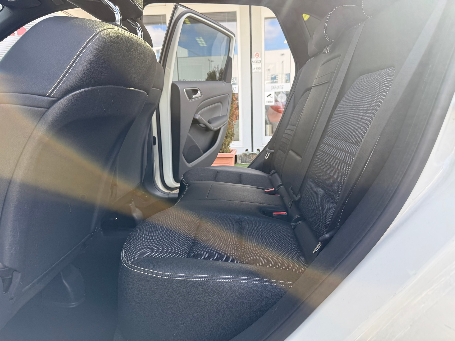 MERCEDES-BENZ B 220 AMG Line 4Matic 7G-DCT-image-7