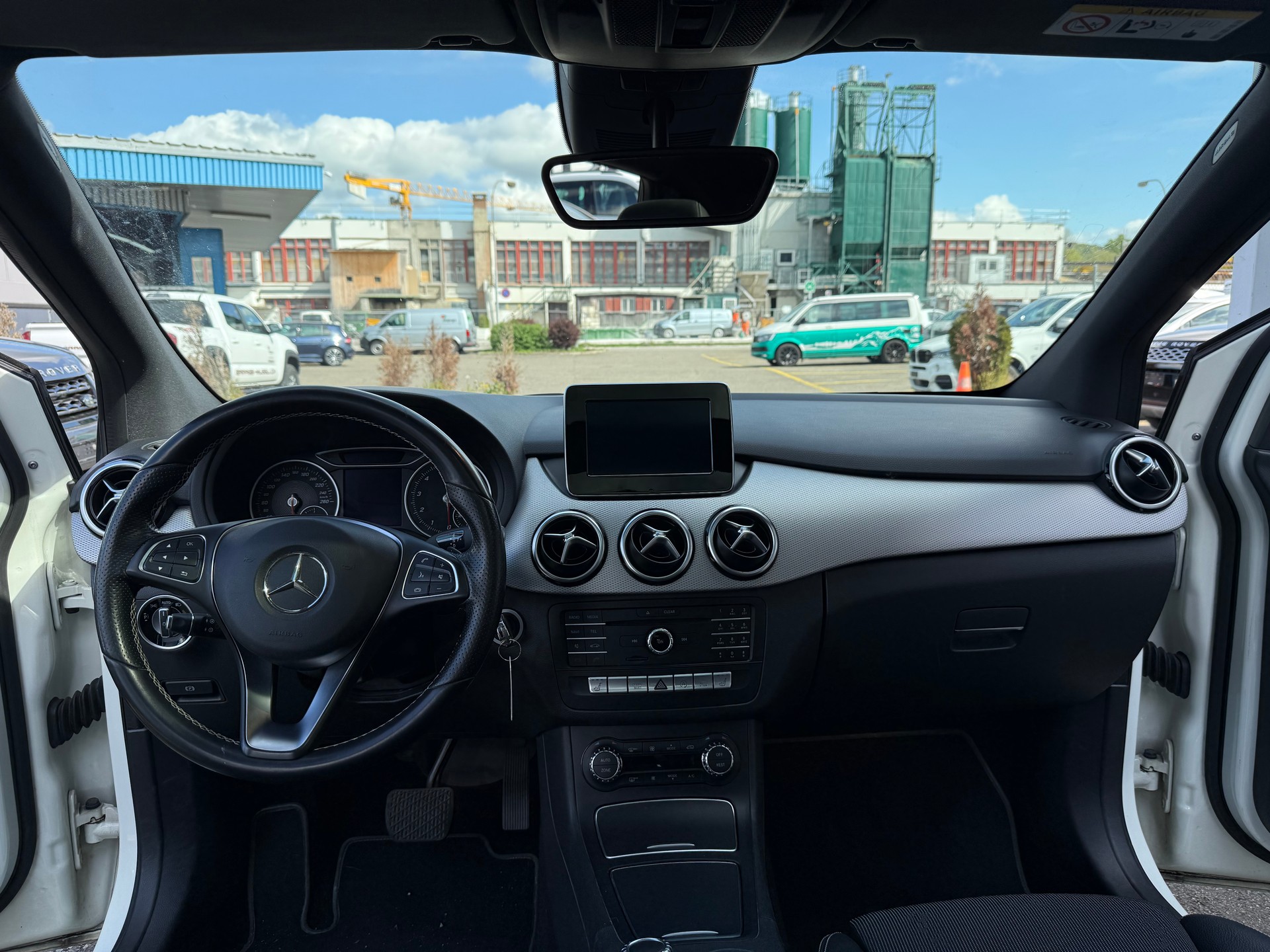 MERCEDES-BENZ B 220 AMG Line 4Matic 7G-DCT-image-3